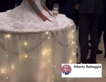 Verona, ‘donna tavolino’ a serata di gala: è polemica