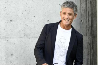 ‘Viva Rai2’, Fiorello su cantiere nuova location: il balletto degli operai – Video