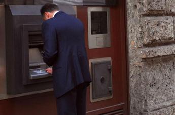 Bancomat, prelievo anche in farmacie e supermercati nei piccoli comuni