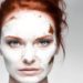 Bellezza senza fine: boom di collagene, creme e make-up per over 60