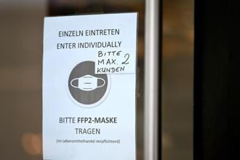 Impennata covid in Austria, mascherine raccomandate in ospedale e sui mezzi