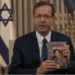 Israele, Herzog mostra copia del ‘Mein Kampf’: “Era a casa di un terrorista a Gaza”