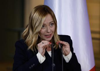 Meloni in Senato, microfono in tilt e botta e risposta con Renzi