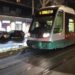 Roma, sfonda vetro tram 8 con un calcio: ferita da schegge una 19enne