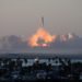 Space X, il razzo Starship di Elon Musk fatto esplodere in volo