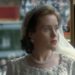 The Crown, dagli abiti al cancello di Buckingham Palace: all’asta i cimeli della serie Netflix