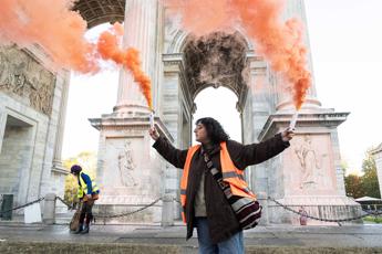 Ultima generazione, attivista che ha imbrattato l’Arco della Pace: “Ecco perché l’ho fatto”