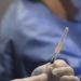 Vaccini, Aiom: “20% malati cancro non ne parla con l’oncologo, al via campagna”
