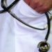 Vi ricordate il medico che festeggiò la pensione e distrusse il telefono? Ha cambiato idea