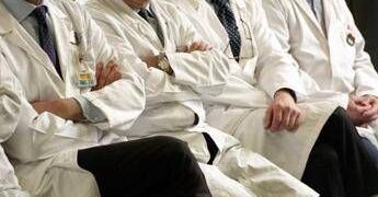 Medici italiani in fuga dal Ssn. “Ungheria, Finlandia e Danimarca, nuove mete, conferma per Dubai ma non a lungo termine”