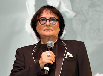 Renato Zero: “Non è tempo di pensione ma di palco e piazze”