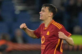Roma, Pisilli e il primo gol: Mourinho commosso per il baby