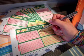 Superenalotto, numeri combinazione vincente oggi 9 dicembre
