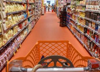 Altroconsumo, attenti a shrinkflation: prezzi fermi ma quantità ridotta