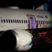 Boeing 737 Max 9, in un cortile dell’Oregon il pezzo di fusoliera che si è staccato in volo
