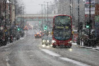 Gb, ondata di freddo da record: non accadeva da 14 anni. Neve anche a Londra