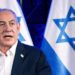 Israele, Netanyahu con copia Mein Kampf in arabo: “Trovata a Gaza, così educano figli”