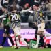 Juve-Sassuolo 3-0, doppietta di Vlahovic e gol di Chiesa: Allegri insegue l’Inter