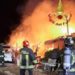 Ostia, baracche in fiamme: 20 evacuati e due feriti