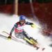 Shiffrin cade nella discesa di Cortina, portata via in elicottero