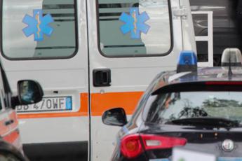 Torino, neonato trovato in un cassonetto dei rifiuti: “Non è in pericolo di vita”