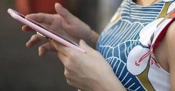 Dieta personalizzata con l’Intelligenza artificiale, il rischio per i teenager: alert degli esperti