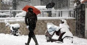 Maltempo oggi sull’Italia, vento piogge e neve in collina: allerta rossa in Abruzzo e arancione in tre regioni