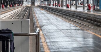 Metteva pietre sui binari, arrestato 20enne nel Bolognese