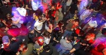 Milano, 19enne all’uscita discoteca denuncia: “Mi hanno violentata”