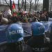 Napoli, scontri tra manifestanti pro Palestina e polizia davanti sede Rai: 10 feriti