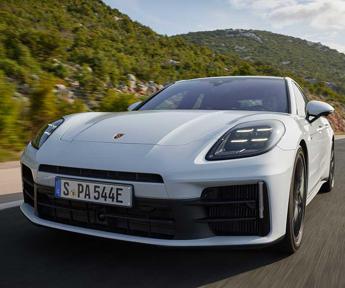 Porsche presenta due nuove varianti ibride della Panamera
