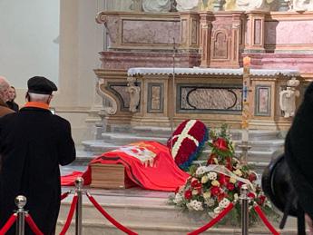 Vittorio Emanuele di Savoia, omaggio dei cittadini alla camera ardente