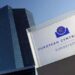 Bce, tassi invariati. Tagliata stima per inflazione