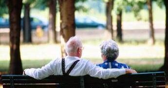 Essere nonni fa bene al cervello, curare i nipoti è uno scudo contro il declino cognitivo