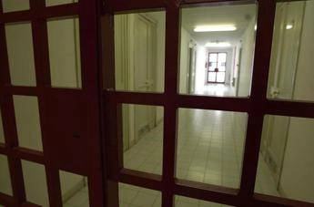 Incendi in stabilimenti Ostia, 24enne fermato resta in carcere