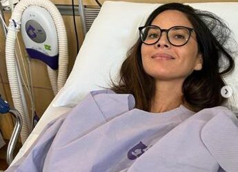 Olivia Munn e la malattia: “Operata 4 volte per cancro al seno”