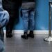 Tornano le code agli sportelli pubblici, l’attesa aumenta: oltre 20 minuti in fila