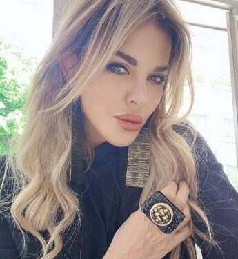 Famiglia nel bosco, Parietti: ”Servizi sociali si occupino di bambini maltrattati”