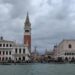 Venezia, pezzi di cemento cadono dal campanile di San Marco: avviati accertamenti