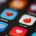 Dating app, meno incontri occasionali: il 53% degli uomini cerca l’amore vero