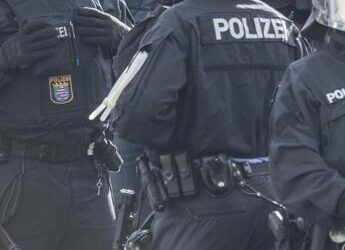 Germania, attacco con coltello: molti feriti