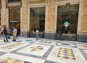 Napoli, arriva Starbucks con 30 nuovi posti di lavoro, città accoglie secondo store in Campania