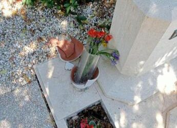 Berlinguer, profanata tomba a Prima Porta: è la terza volta in due mesi