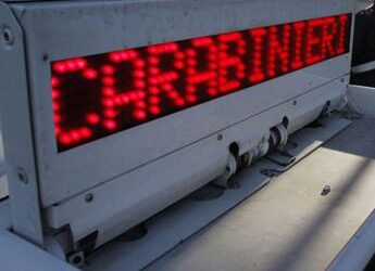 Colpo d’arma da fuoco a Cesano nelle Marche: morta una donna, il figlio barricato in casa