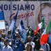 Europee, striscione ‘Noi siamo Giorgia’ e tricolori: Piazza del Popolo accoglie Meloni