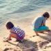 Medici a balneari: “Nelle spiagge dispenser di crema solare e braccioli gratis ai bimbi”