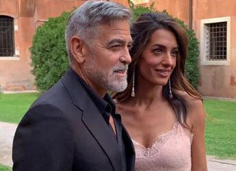 Russia, dichiarare ‘indesiderabile’ la fondazione di George e Amal Clooney: il piano della Duma