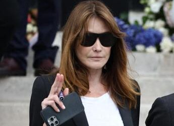 Carla Bruni verso l’incriminazione, convocata dal giudice: i sospetti sono pesantissimi