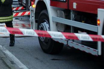 Ancona, allarme per fuga di gas dopo incidente: “Non uscite di casa”