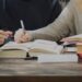 Caro scuola, è stangata: 600 euro a studente per i libri e il resto anche di più